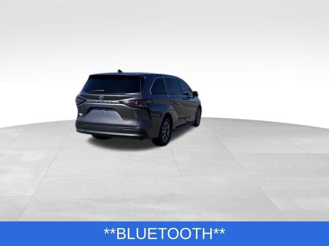 Used 2023 Toyota Sienna LE FWD image 4