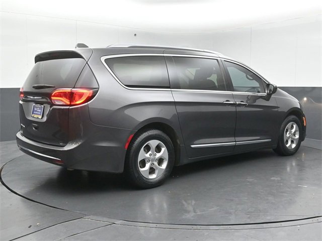 Used 2017 Chrysler Pacifica Touring-L Plus image 13