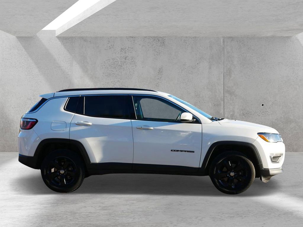 Used 2018 Jeep Compass Latitude w/ Popular Equipment Group AWD/4WD image 2