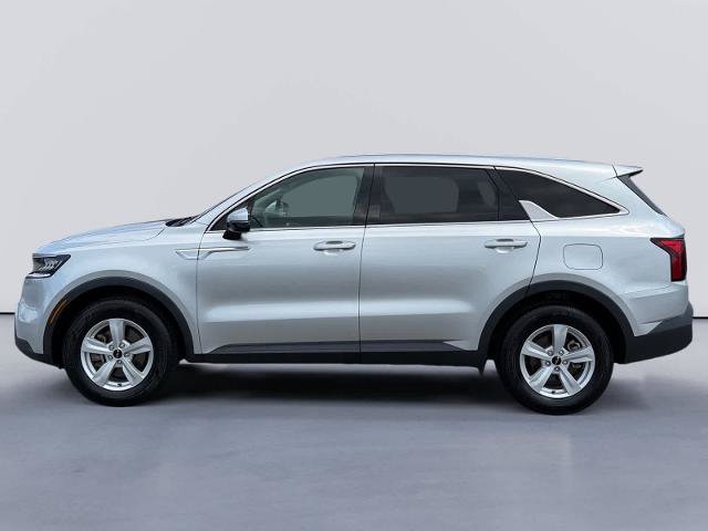 Used 2022 Kia Sorento LX FWD image 2