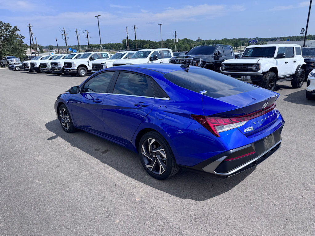 Used 2025 Hyundai Elantra Limited w/ Cargo Package FWD image 7