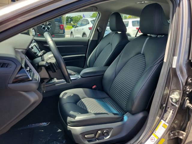 Used 2019 Toyota Camry SE FWD image 19