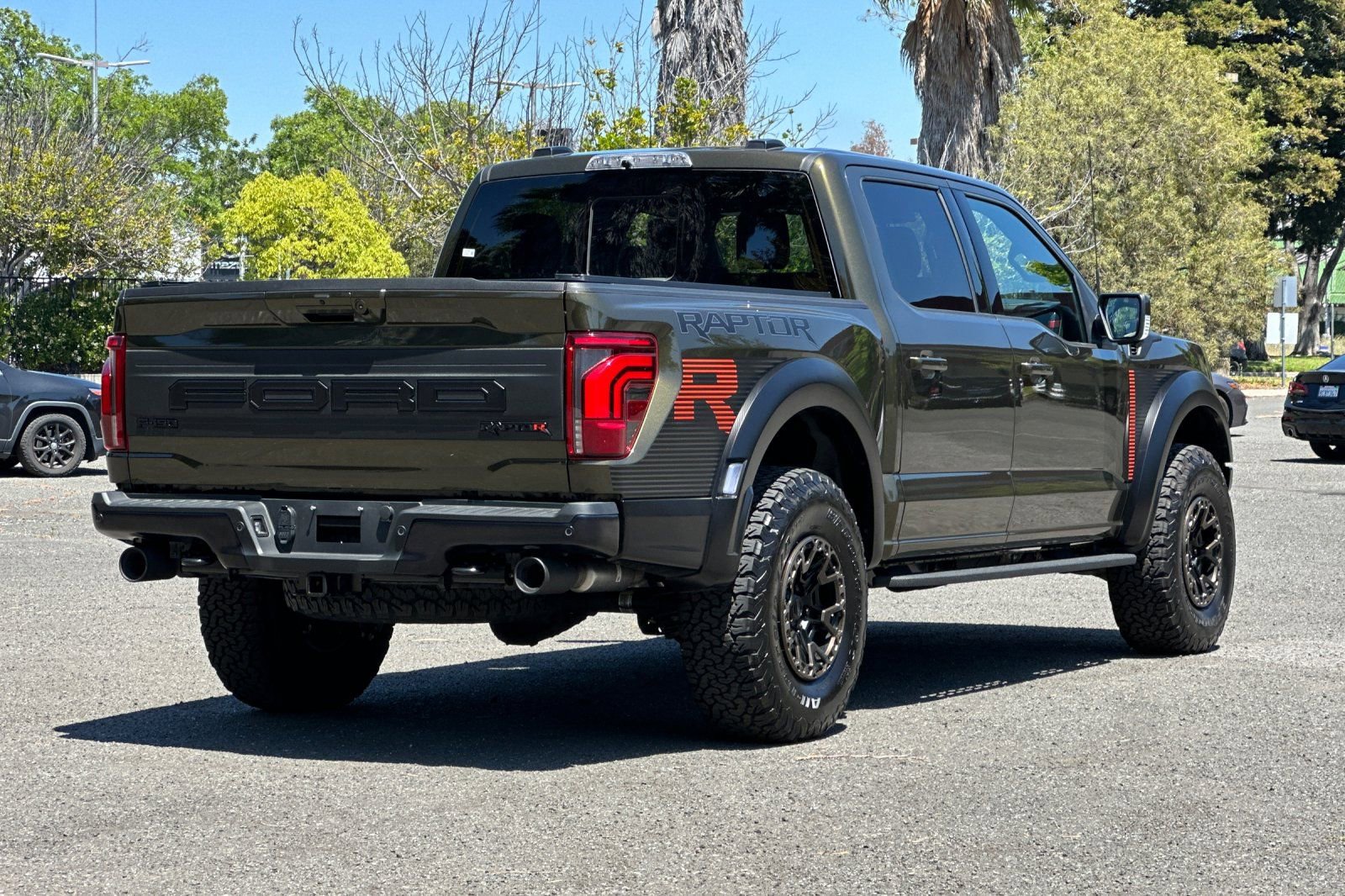 Certified 2025 Ford F150 Raptor w/ Equipment Group 803A Raptor R AWD/4WD image 3