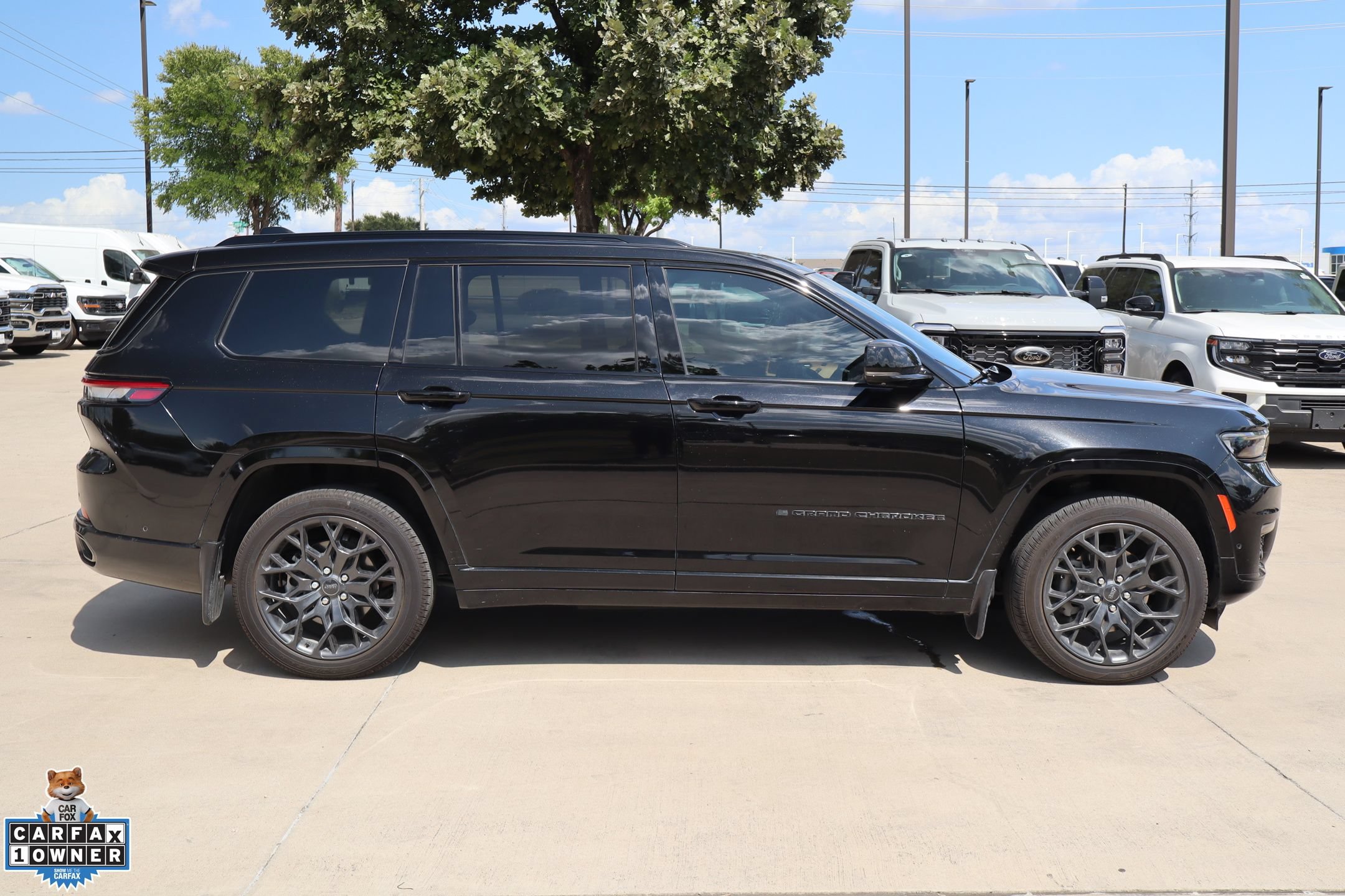 Used 2023 Jeep Grand Cherokee L Summit AWD/4WD image 2