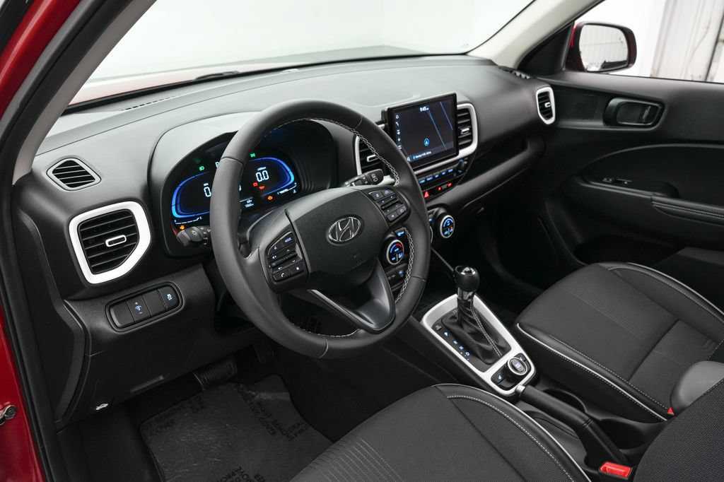 Used 2025 Hyundai Venue Limited FWD image 12