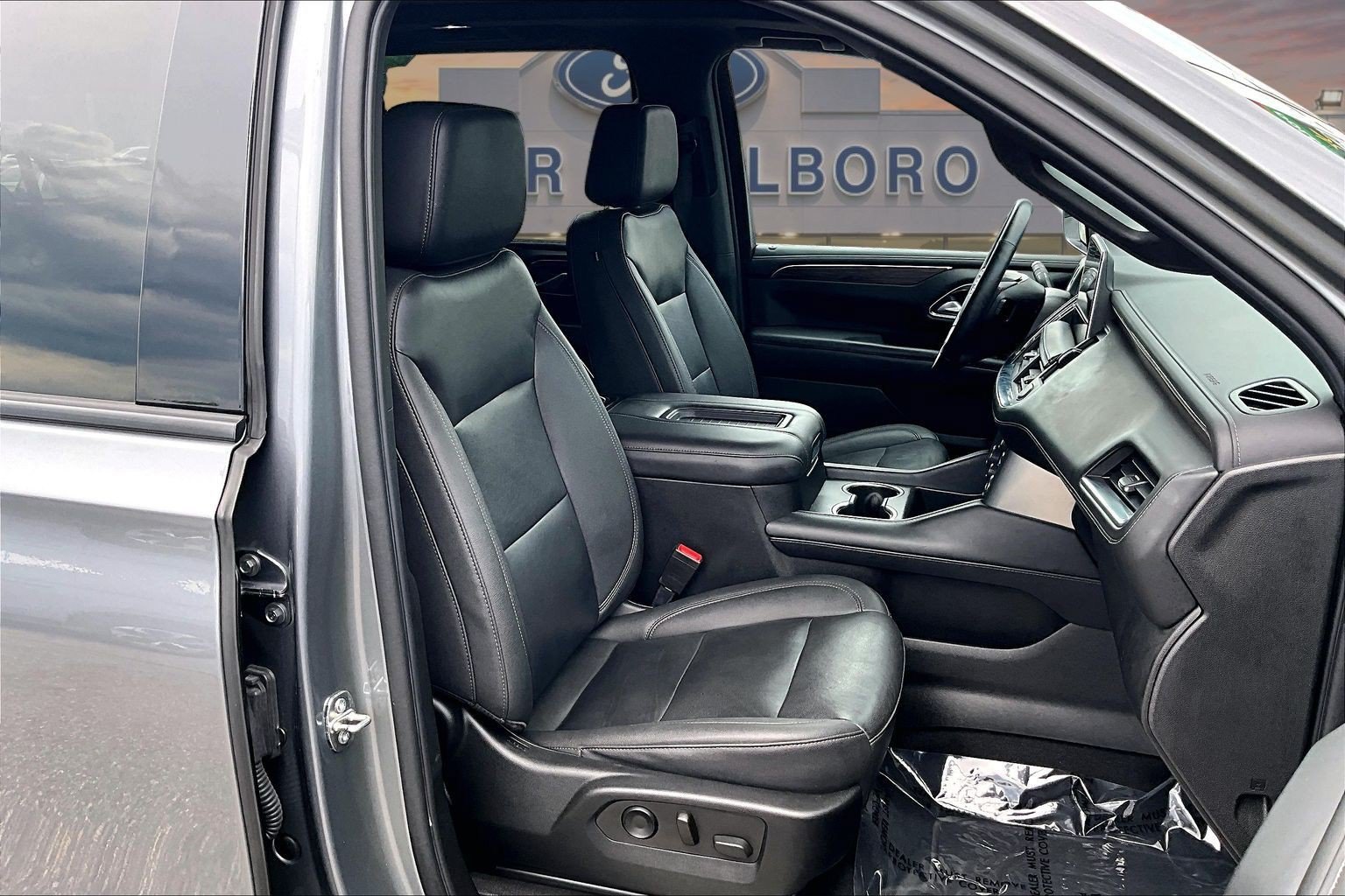 Used 2022 Chevrolet Suburban Z71 w/ Luxury Package AWD/4WD image 7