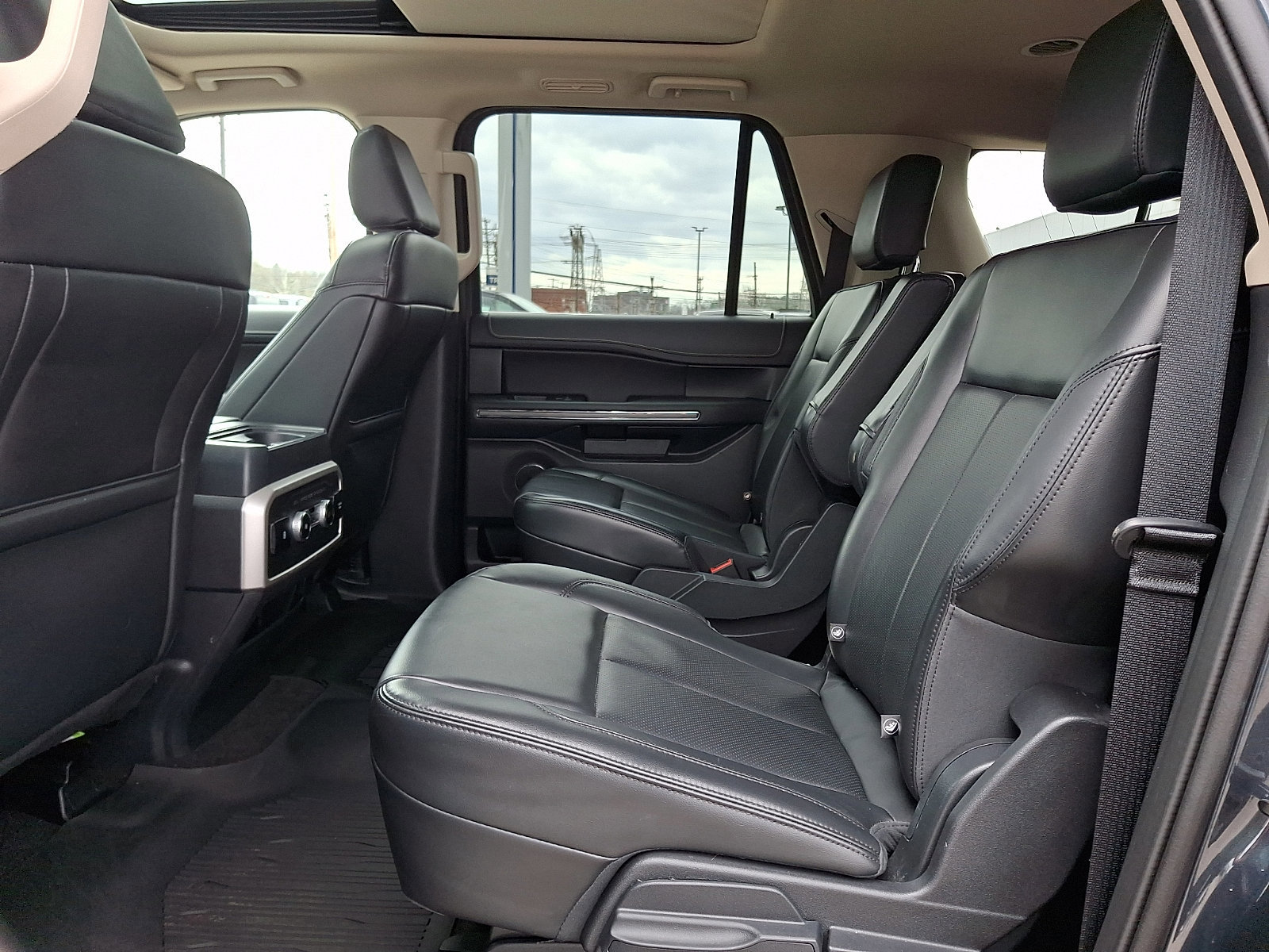 Certified 2023 Ford Expedition Max XLT image 10