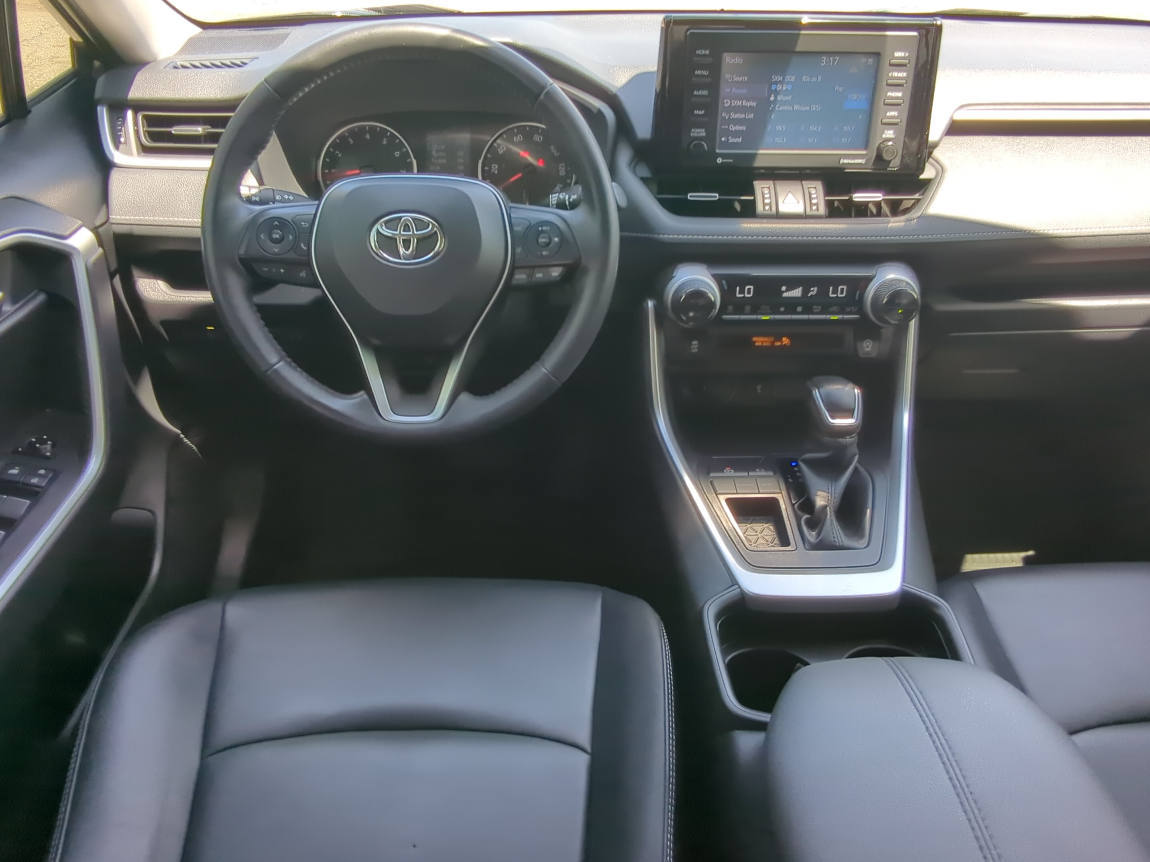 Used 2020 Toyota RAV4 XLE Premium FWD image 14