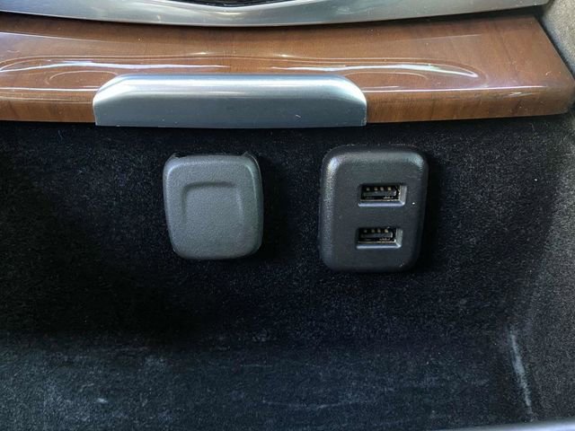 Used 2019 Cadillac Escalade ESV Premium Luxury image 35