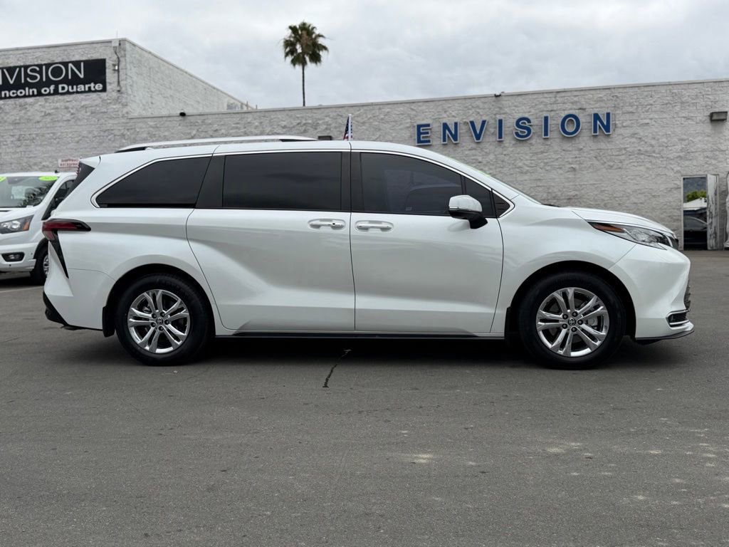 Used 2024 Toyota Sienna Limited FWD image 12