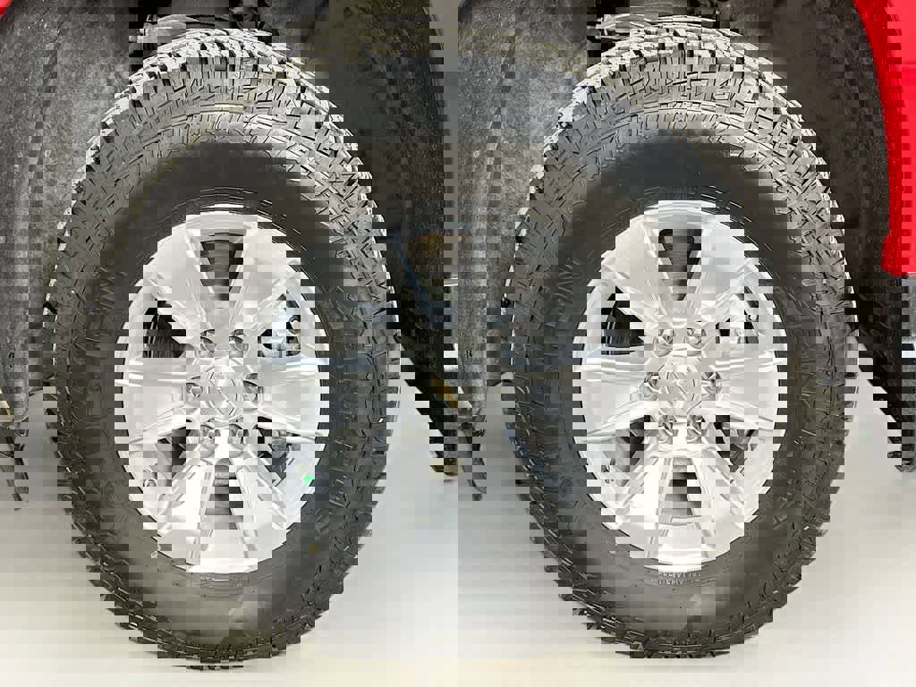 Used 2025 Chevrolet Silverado 1500 LT image 8