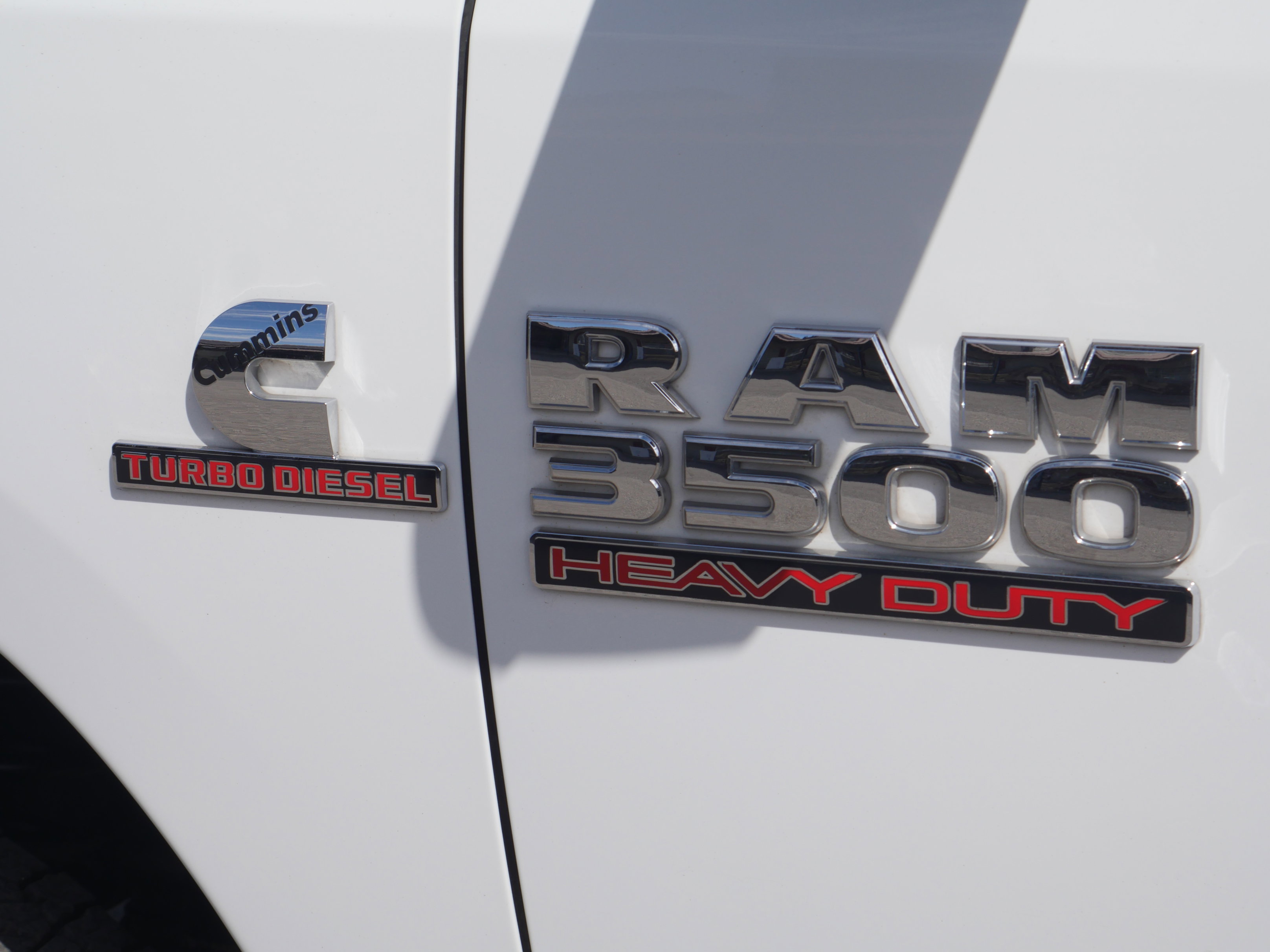 Used 2018 RAM 3500 SLT AWD/4WD image 15