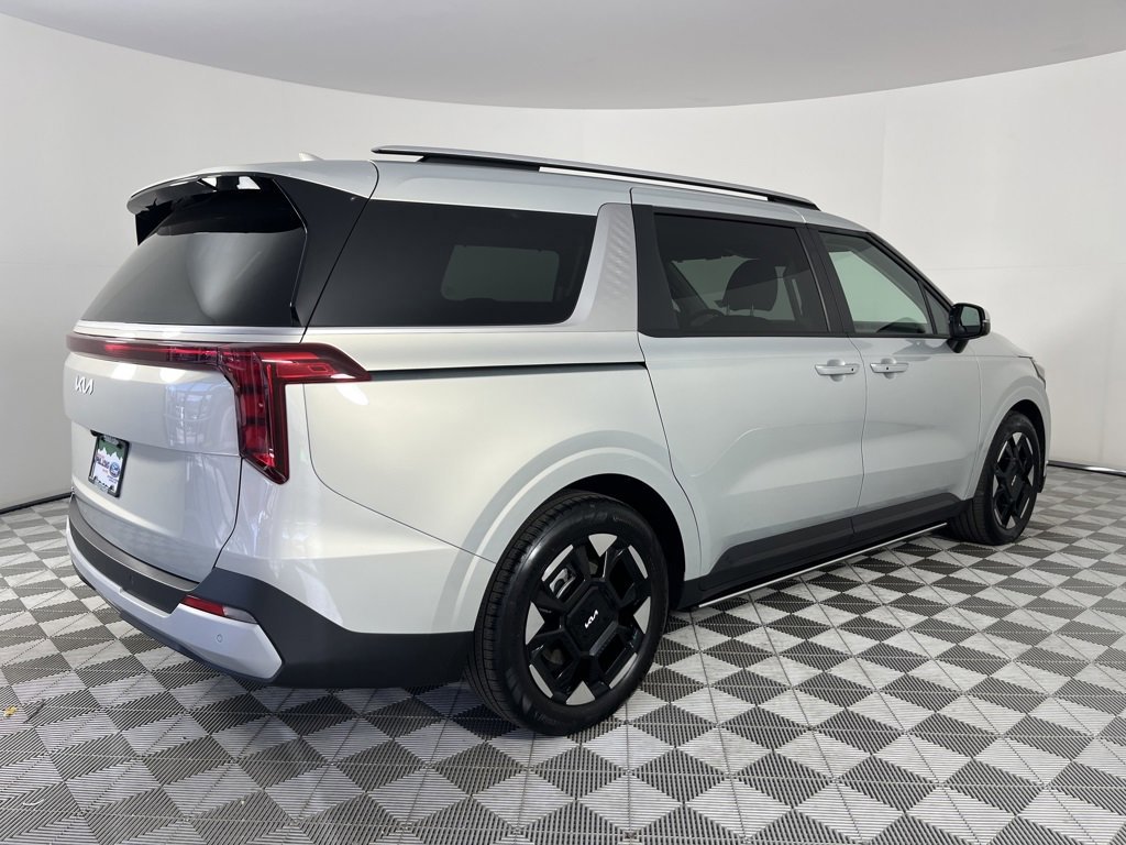 Used 2025 Kia Carnival EX image 5