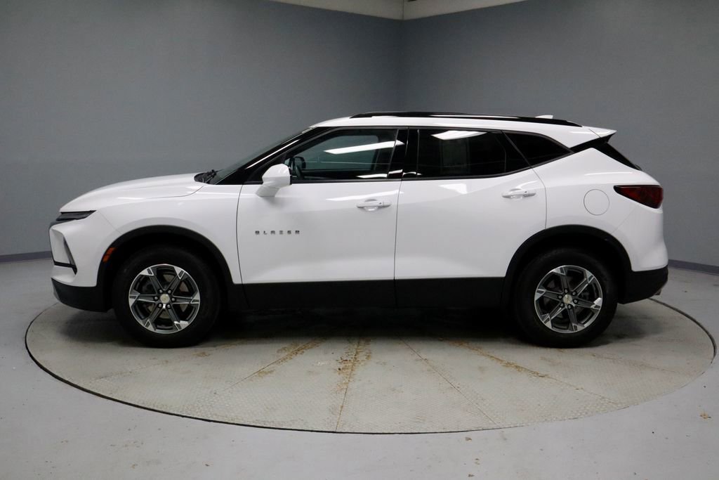 Used 2023 Chevrolet Blazer LT w/ Convenience Package AWD/4WD image 2