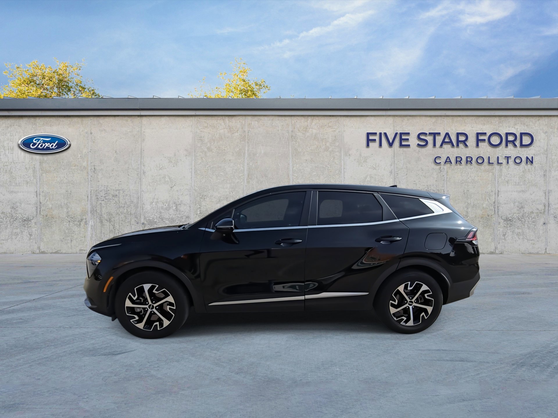 Used 2023 Kia Sportage EX image 2