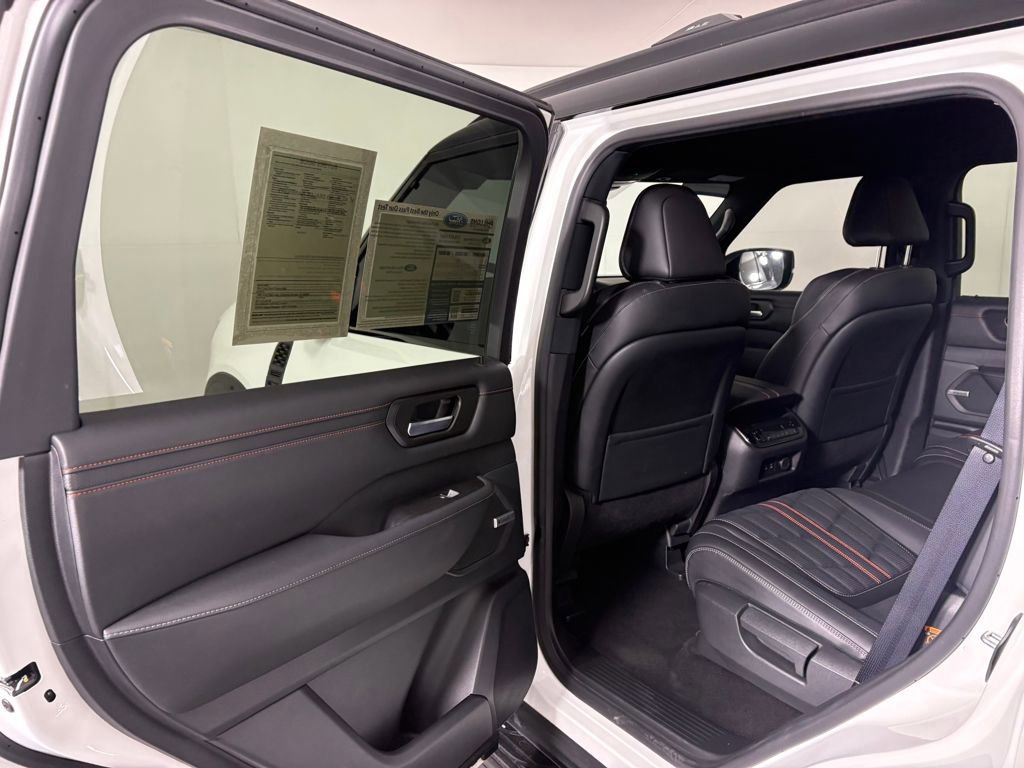 Used 2025 Nissan Armada PRO-4X image 28