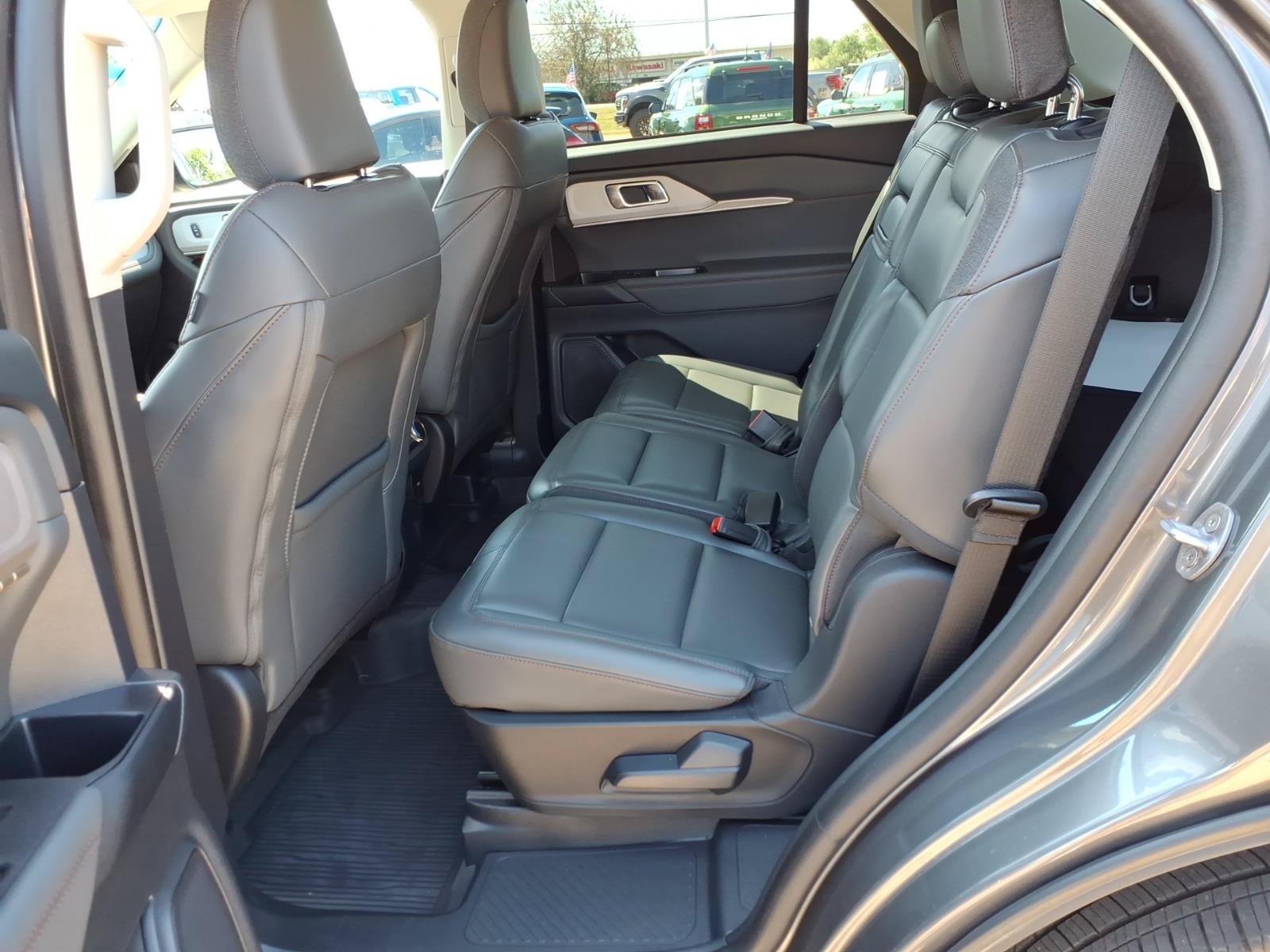 Certified 2025 Ford Explorer Active w/ Active Comfort Package AWD/4WD image 13
