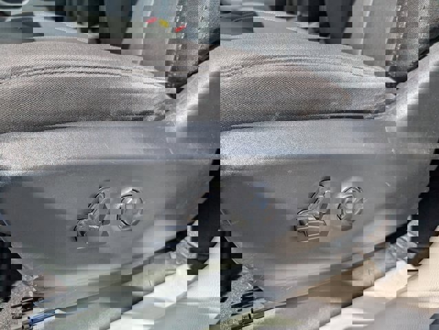 Used 2023 Chrysler Voyager LX image 9