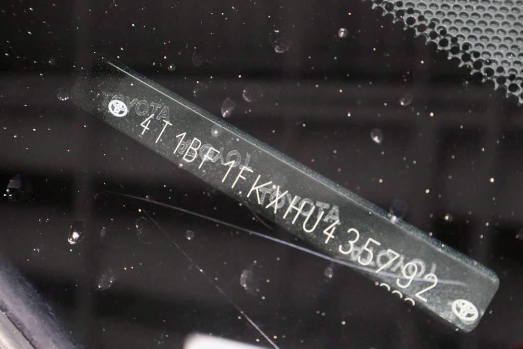 Used 2017 Toyota Camry LE image 30