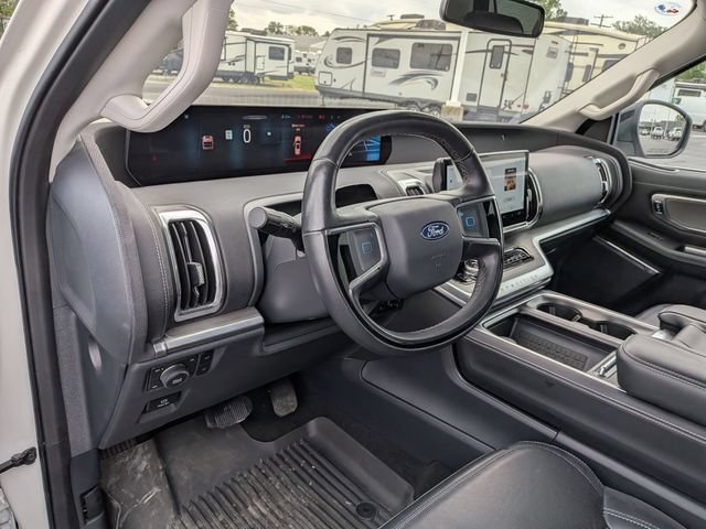 Certified 2025 Ford Expedition Platinum w/ Driver's Package AWD/4WD image 10