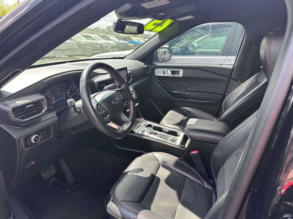 Certified 2023 Ford Explorer ST-Line AWD/4WD image 16