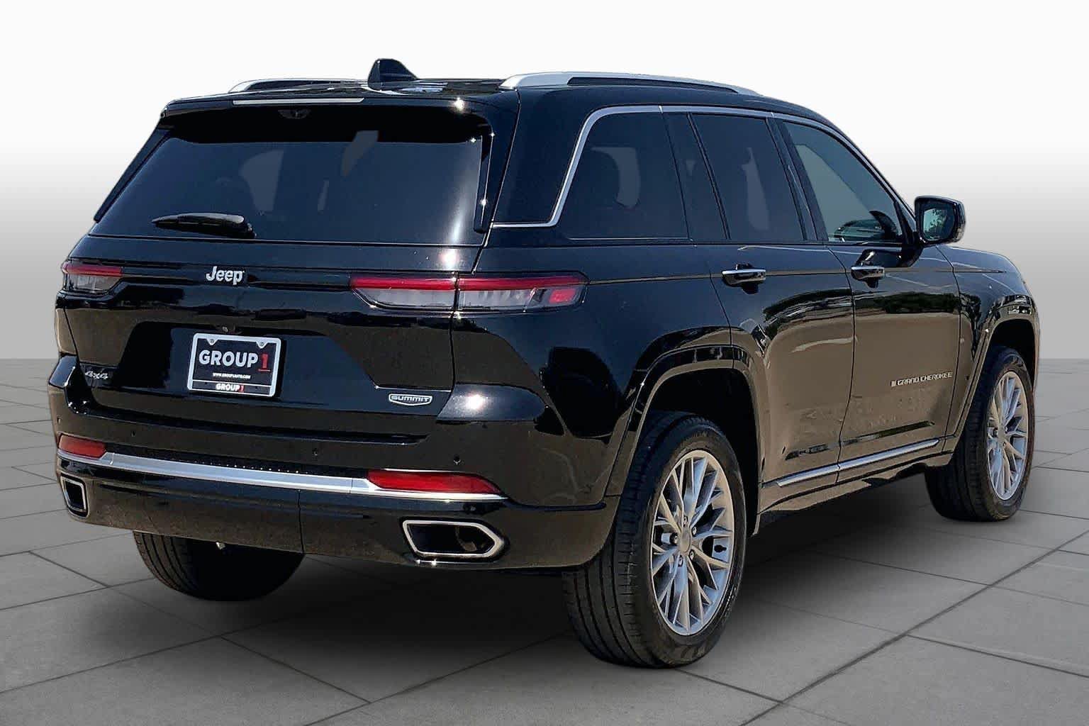 Used 2022 Jeep Grand Cherokee Summit w/ Adv Protech Group IV AWD/4WD image 13