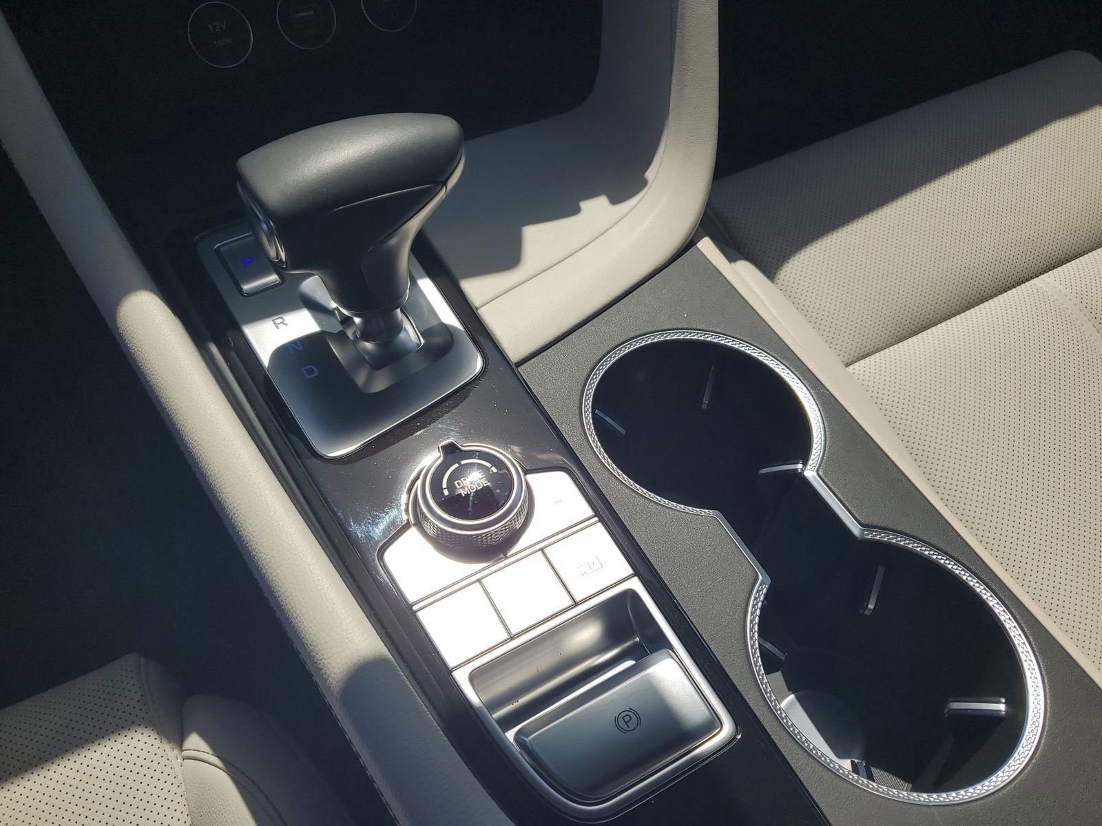 Used 2025 Genesis G70 2.5T RWD image 27
