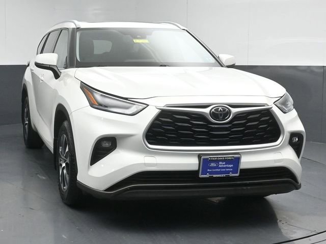 Used 2021 Toyota Highlander XLE AWD/4WD image 2