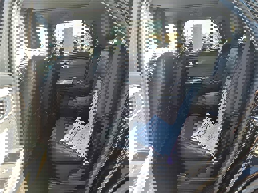 Certified 2022 Ford Explorer XLT w/ Equipment Group 202A image 18