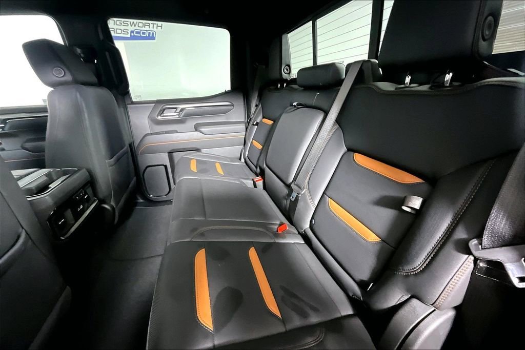 Used 2024 GMC Sierra 1500 AT4 w/ Technology Package AWD/4WD image 17