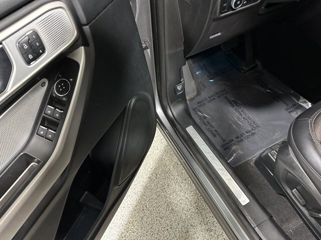Certified 2024 Ford Explorer Limited w/ Limited Technology Package AWD/4WD image 10