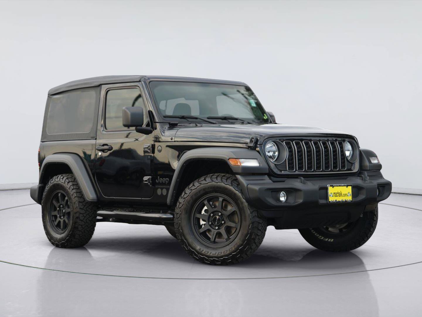 Used 2025 Jeep Wrangler Sport AWD/4WD image 2