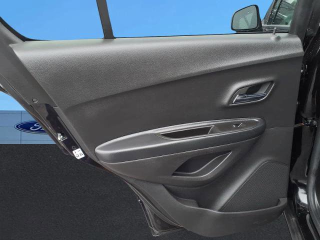 Used 2022 Chevrolet Trax LT w/ LT Convenience Package image 15