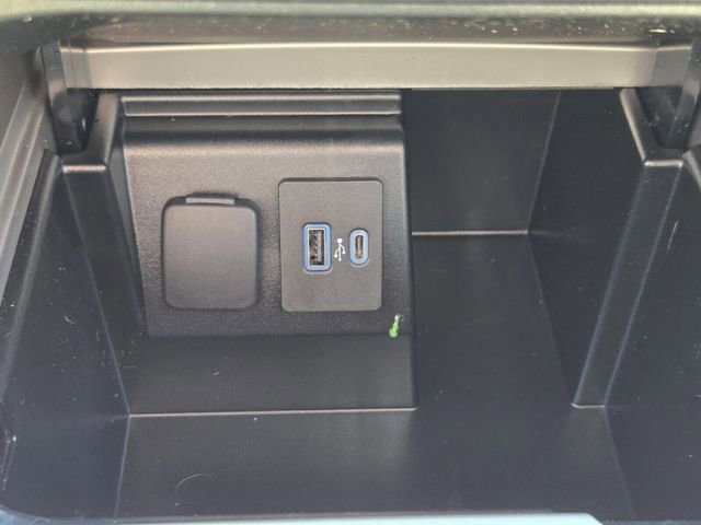 Certified 2021 Ford Explorer Platinum w/ Equipment Group 601A image 25