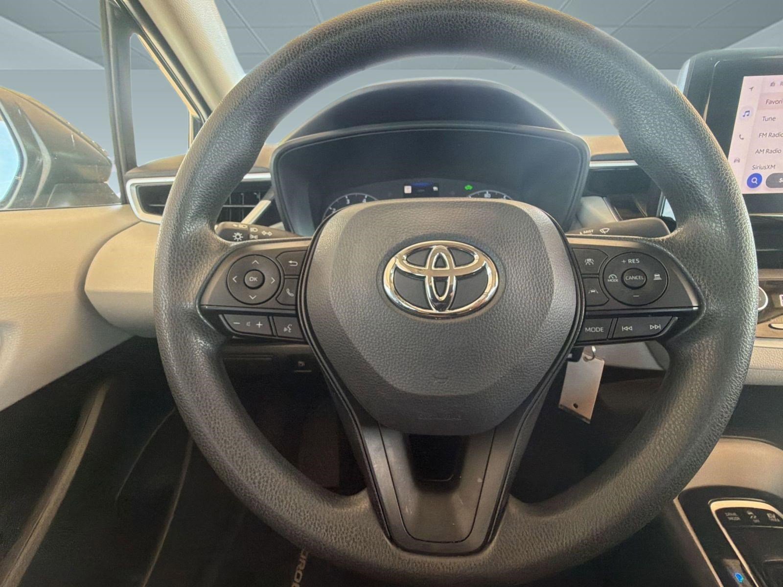 Used 2025 Toyota Corolla LE FWD image 14