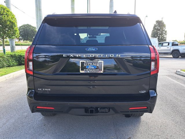 Certified 2025 Ford Expedition Active image 3
