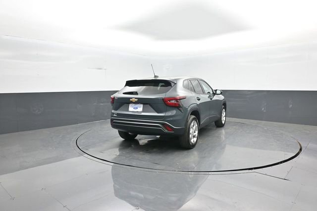 Used 2025 Chevrolet Trax LS w/ LS Convenience Package image 7