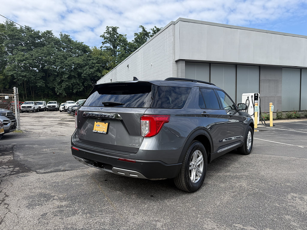 Certified 2023 Ford Explorer XLT w/ Equipment Group 202A AWD/4WD image 4
