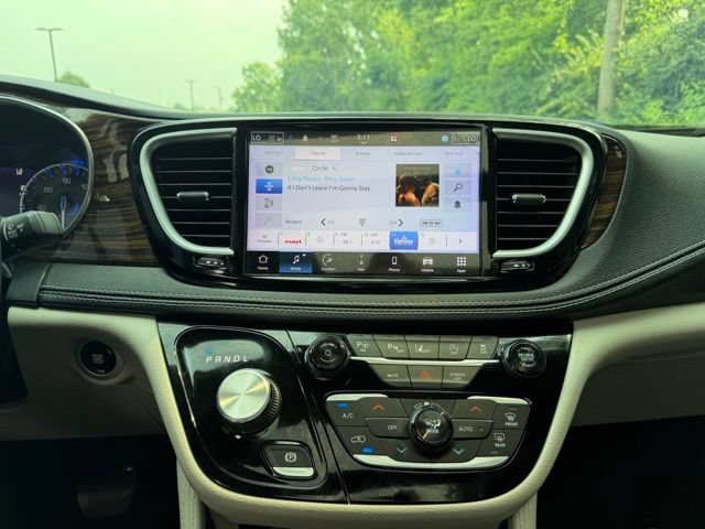 Used 2022 Chrysler Pacifica Limited w/ Uconnect Theater Family Group AWD/4WD image 16