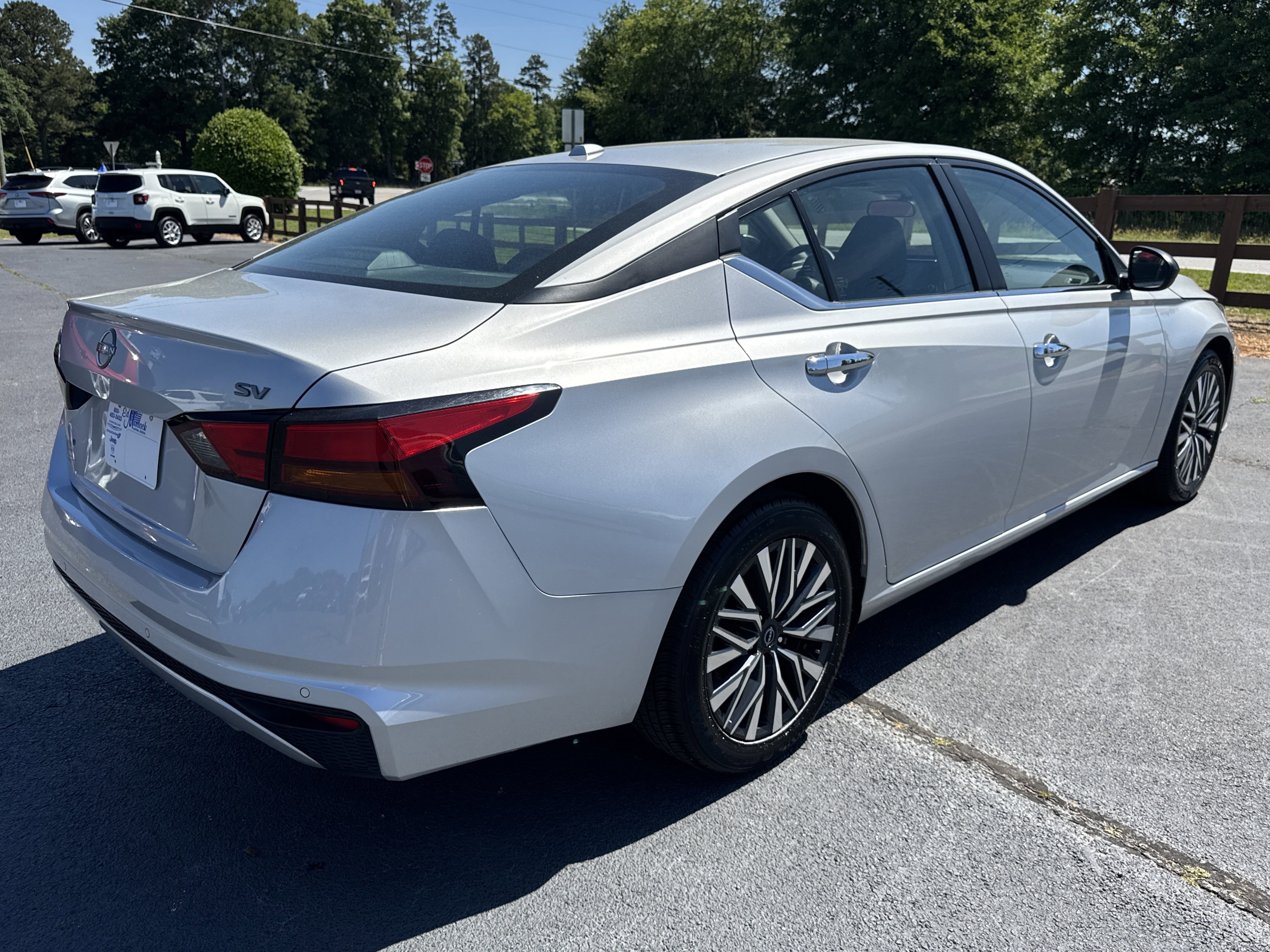 Used 2024 Nissan Altima 2.5 SV FWD image 5