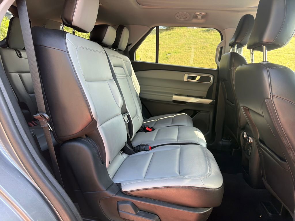 Certified 2021 Ford Explorer XLT w/ Equipment Group 202A AWD/4WD image 33