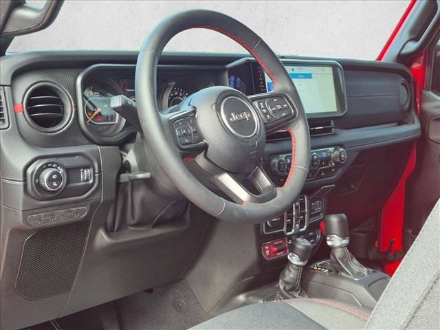 Used 2024 Jeep Gladiator Rubicon w/ Technology Group AWD/4WD image 9