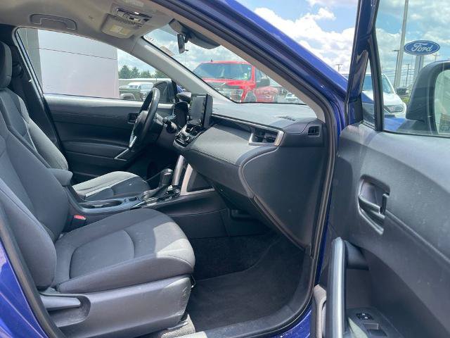 Used 2022 Toyota Corolla Cross LE AWD/4WD image 17