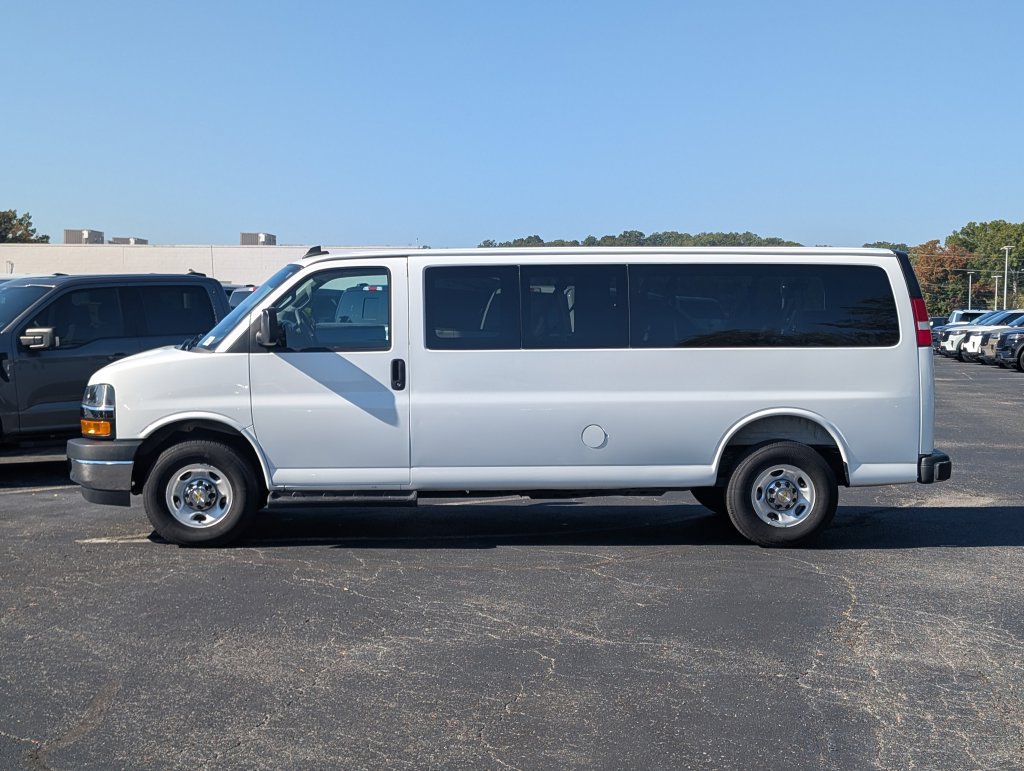 Used 2025 Chevrolet Express 3500 LT w/ LT Preferred Equipment Group RWD image 5