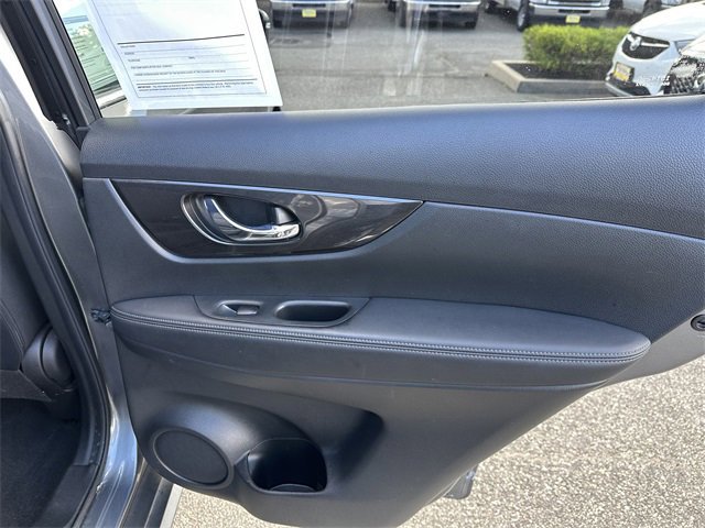 Used 2020 Nissan Rogue SV image 40