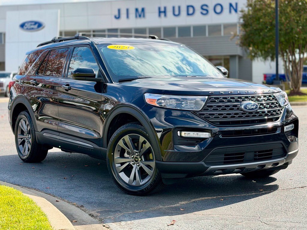 Certified 2024 Ford Explorer XLT w/ Equipment Group 202A AWD/4WD image 2