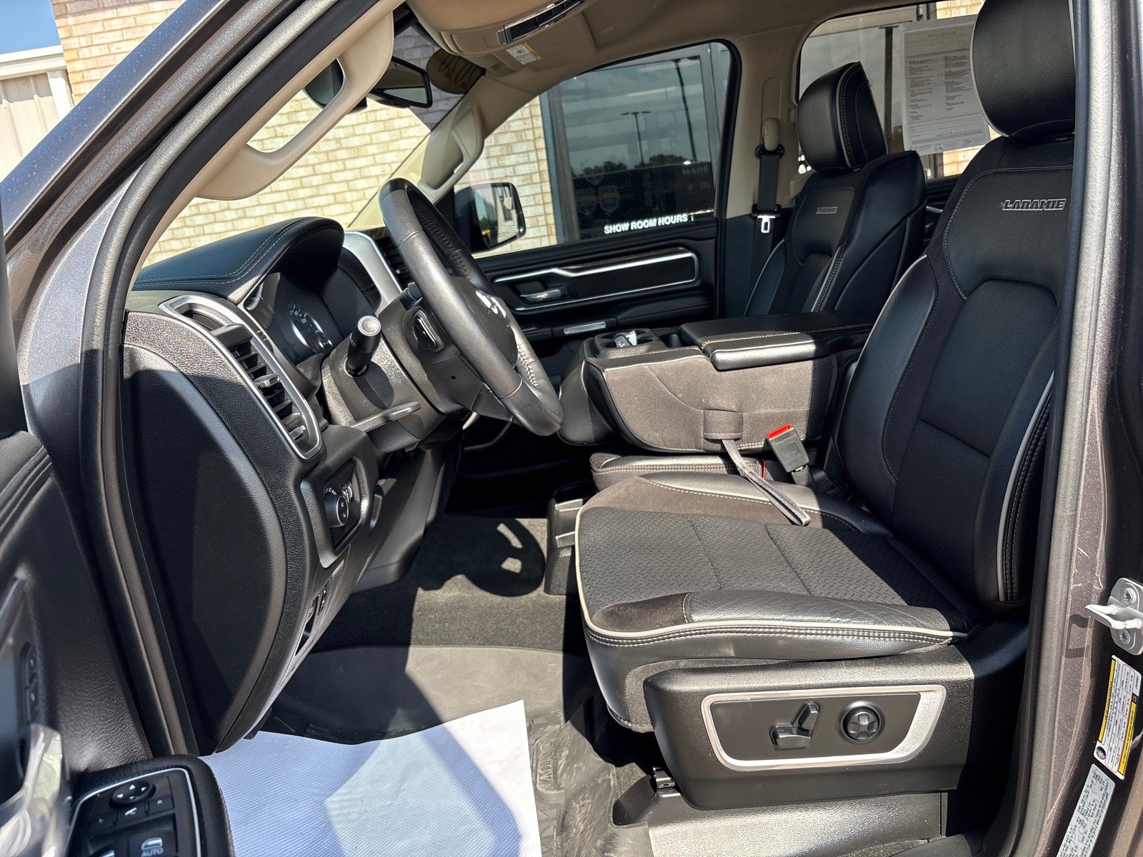 Used 2020 RAM 1500 Laramie AWD/4WD image 3