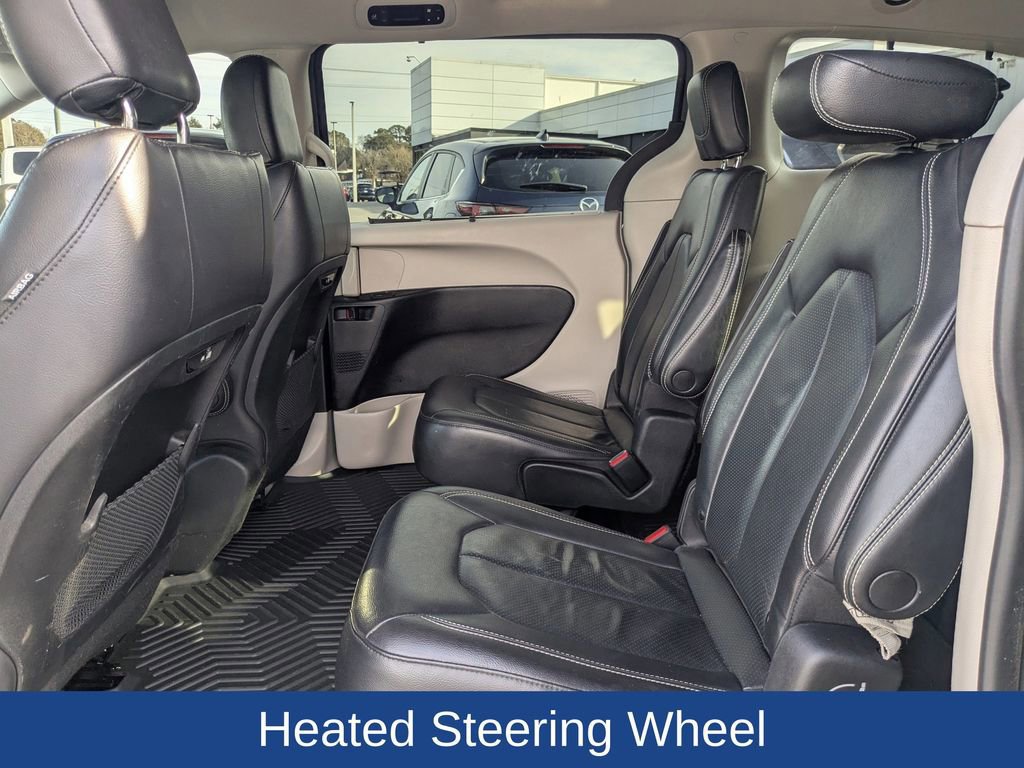 Used 2022 Chrysler Pacifica Touring-L image 16