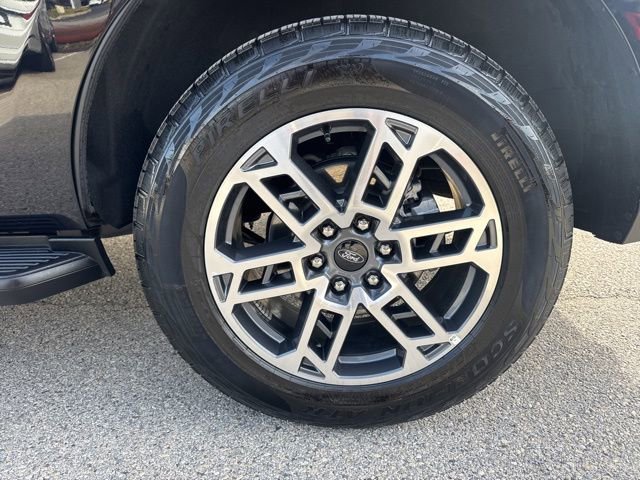 Certified 2025 Ford Expedition Active image 4