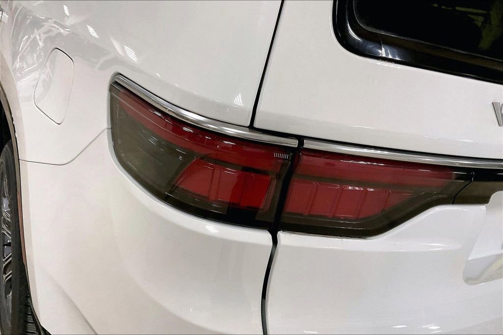 Used 2024 Jeep Wagoneer Series II w/ Flexible Seating Group image 28